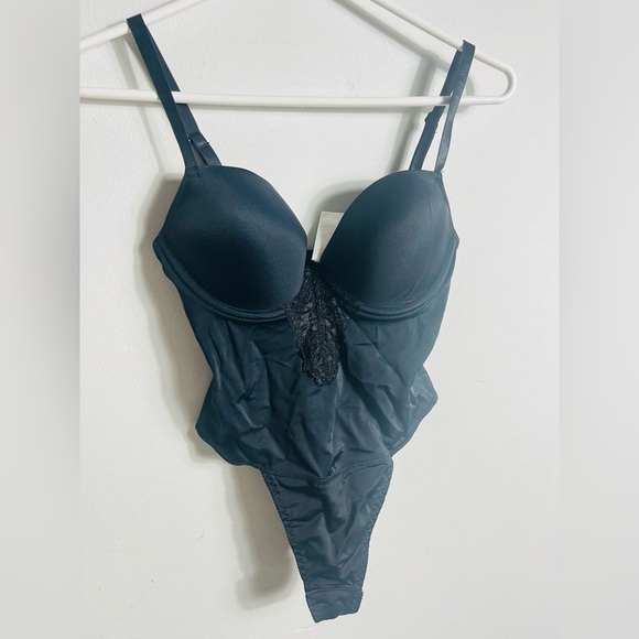 Contrast Lace Underwire Shapewear
Bodysuit - Picture 1 of 7